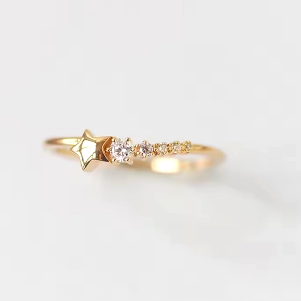 ▪︎Size 7: .925 Sterling Silver and zirconia shooting star ring